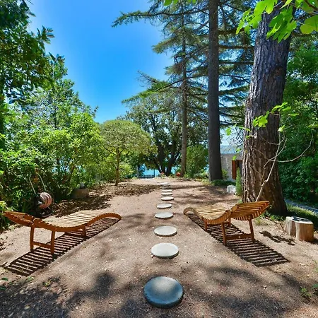 Kondura With A Sea View *